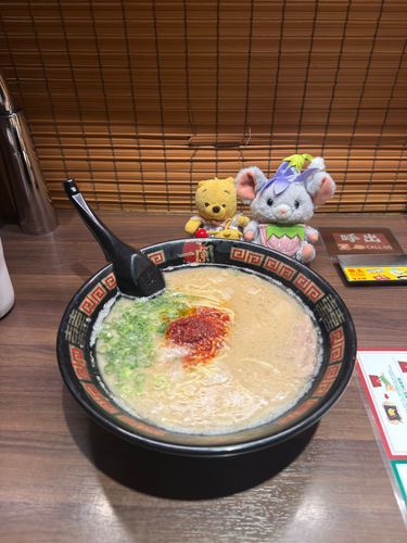 🐻ぷーこゆ
ちぃずといっしょに、いちらんいってきたゆ
ちぃずは、はじめてのいちらんゆ

すこしずつすずしくなってきたゆから、あつあつらーめん、こいしくなってくるゆね
ねね（ごんちゃんのまま）は、スープこいめニンニクこいめの、こいこいがすきらしいゆ
ほどほどにしてほしいゆ

🐭らーめん❗️おいし❗️