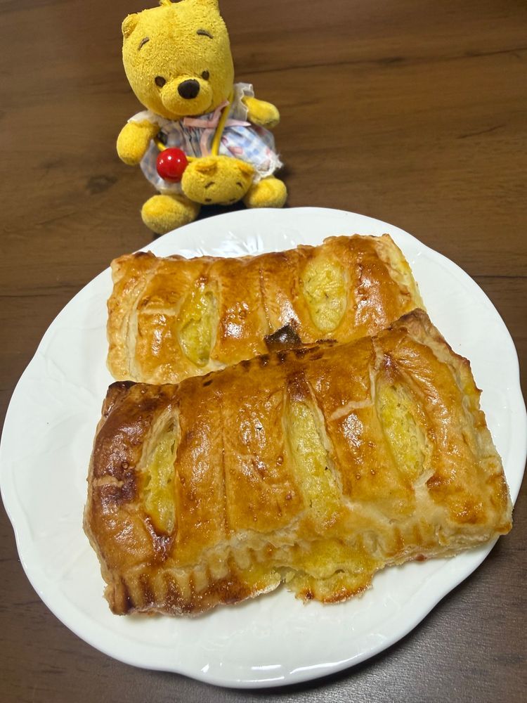 ぷーこゆ
みんな、たいふうだいじょうぶゆか?
ぷーこんちは、ざーざーふってるけど、いまのところだいじょうぶゆ
どこもでかけられないゆから、おかしをやいたゆ
さつまいもぱいゆ。ちょっとこげたゆ
つぎはもっとうまくつくるゆよ