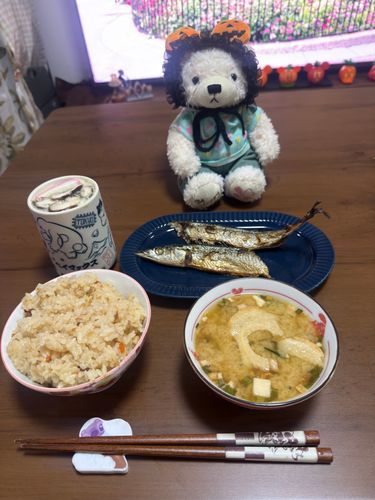 みんな、あめざざ、たいふ、へいきだた？
ごんちは、へいき
きのは、しゃんまごはんたべた
しゃんま、たこきみごはん、おみししる、ちゃわんむし
ちゃわんむし、ごんとままで、ちゅくた
じょずにできた
しゅじゅしのとき、しゃんまおいし
しゃんま、またたべたい