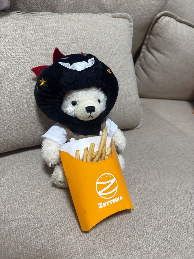 ぜてりあ、はじめてたべた
いちゅも、はんばがは、まっちゅ
はんばがのあじ、まっちゅとちがかた
これも、おいし
そりで、ぽてとたべながら、はろいんのえいがみた
ほーかしゅぽーかしゅ、てやちゅ
おもしろかた