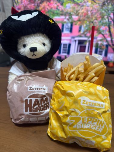 ぜてりあ、はじめてたべた
いちゅも、はんばがは、まっちゅ
はんばがのあじ、まっちゅとちがかた
これも、おいし
そりで、ぽてとたべながら、はろいんのえいがみた
ほーかしゅぽーかしゅ、てやちゅ
おもしろかた