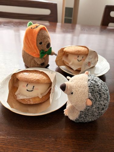 おばけちゃんだっ！
でもにこにこしてるよっ！いいおばけちゃんだね！☺️
