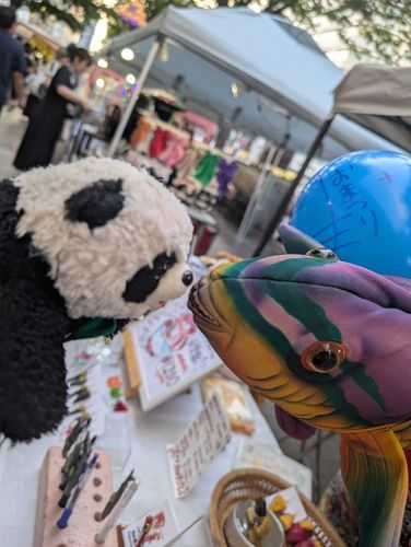なぞの魚さんにそうぐう〜。
あいさつって、やっぱどんな種族でもきほん〜。
みんなみんなに、おはこんばんちわ〜またねおやすみなさい〜
