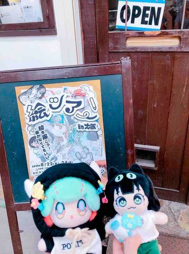 今日(日付かわっちゃったから昨日)は ともだちのねこあたまちゃんと一緒に、梅田でしてる絵の展示に行ったよ～。かわいい絵が見放題でいっぱい刺激もらったー！