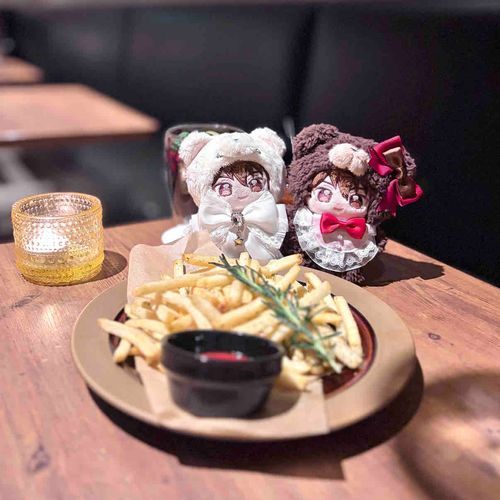 ひさしぶりのシナモンではじめてのバータイムにいったぞ！
たいりょうのポテトが……！すごくおいしくあじつけされていたな！