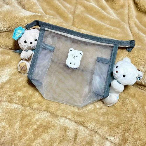 見てみて✨新しいくまさん（？）のポーチ買ってもらったの！！
この子片目が隠れてるんだけど実はシアもよく片目隠れちゃうんだ❣️そしてメリちゃんと同じ白色🤍
シアとメリちゃんを合わせた子みたいだよね💖
運命の出会いかも🥰