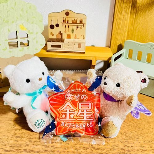 シアたち「星たべよ」ってお菓子食べたんだ！そしたらなんと幸せの金星っていうの発見しちゃった🌟
みんなと幸せ分け合いたくてお写真投稿しちゃった🥰