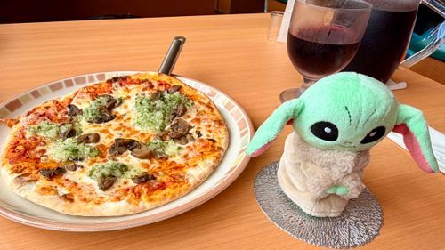 🍕🍷✨
