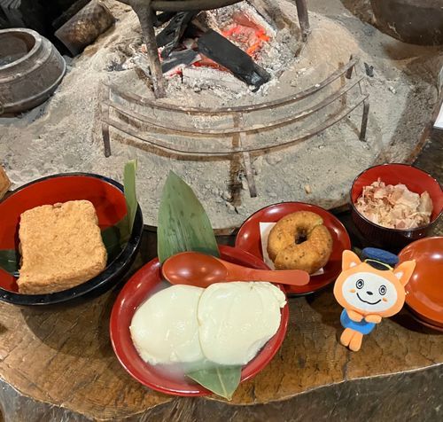 お豆腐やさんに来たにゃん
厚揚げ、寄せどうふ、ドーナツ
全部うまうまにゃん