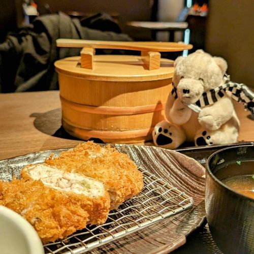 キムカツで久々にランチ！
カツサンドもいいよね

#メルるん #監視員ぬいぐるみ