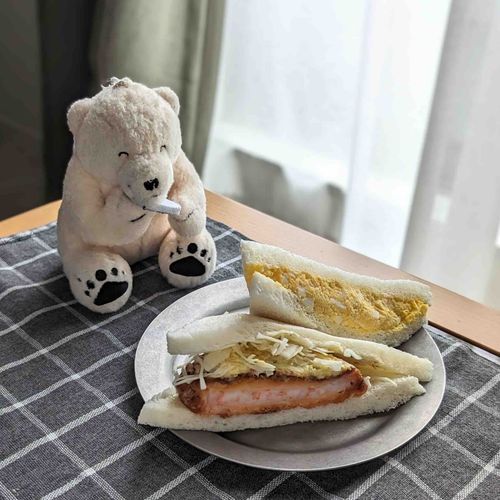 初めてフルーツサンド以外も食べてみた🥪
やっぱり卵も海老カツも美味しい〜♡
#監視員ぬいぐるみ

