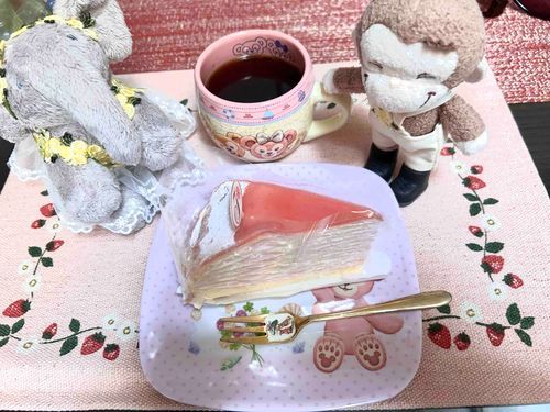 あのね・・・ばーちゃんひどいの😭
近くの温泉♨️行くてパオミきいていたからワクワクしてまってたのにおいていかれた💢おわびのケーキだって‼️