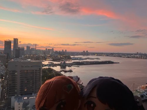 きれいな夕焼けとまんまる頭ふたつ🌆🍎🍎
