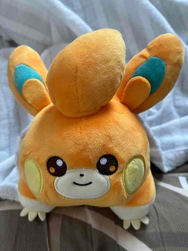 今日のお出かけどうする？って聞いたけど、頑なにベッドから降りなかった。パモさんもずーっと寝てたい休日あるよね。