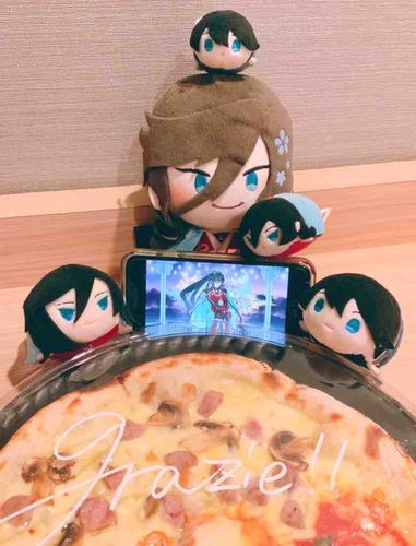 本丸10周年‼️めでてえな‼️
ぴざぱーてぃってやつだ‼️