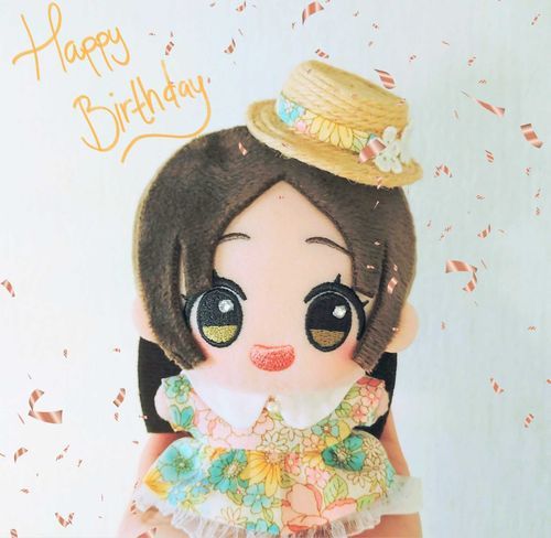 今日はわたくしのお誕生日です！
先生にたくさんお祝いしていただきましたの✨

ケーキはね、明日美味しいのを食べにいこうねって。楽しみですわ〜！