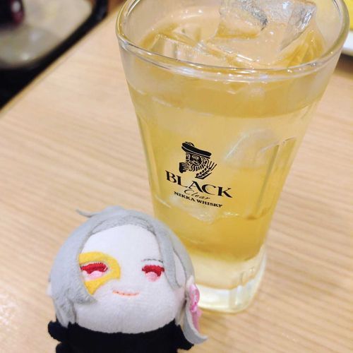 たまには外で飲むのもいいなぁ。
賑やかな空間に工夫の効いた食事。うん、気分が上がる。