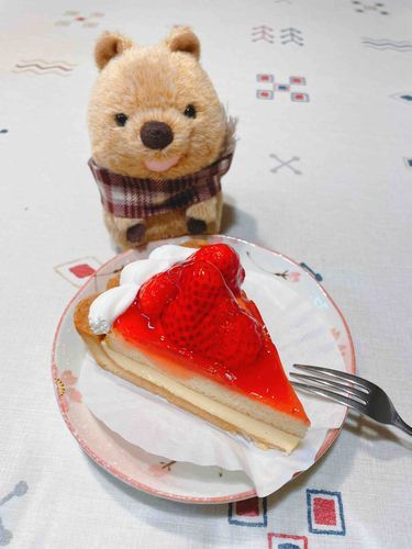 いちごのタルト食べたの🍓🫖
甘酸っぱくて美味しかったの！