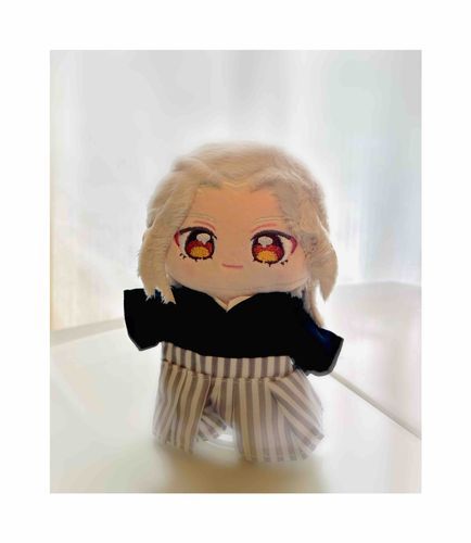 あけましておめでとう みんなにしあわせが多い年になりますように
袴をきてみたけど、どうかな