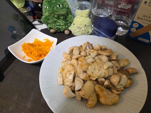 鶏胸ときのこの塩炒めは安くてヘルシーでうれしいメニュー！