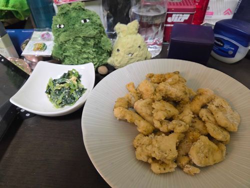 ハーブチキンとほうれん草のチーズあえだよー！
おいしかったのに不評だった、、、