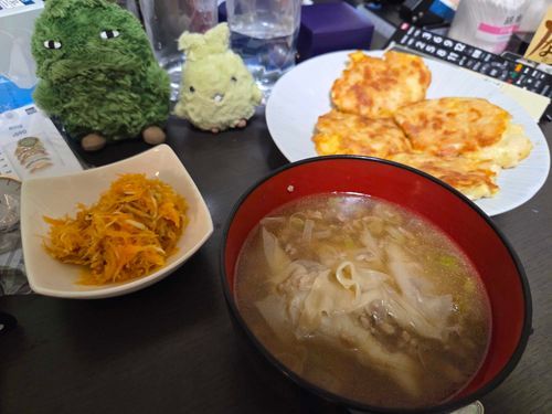 つつまないわんたんすーぷ？おいしい！
味ポン酢さんはわんたんのでろでろのかわがすきなんだってー！