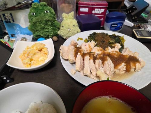 こまつなのうえでとりむねむしたよ！！あとぽてさらもあるよー！！
とりむねちょっとなまだった🥲れんちんしたよ！
