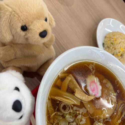 やっぱり、らーめんだよね🍜
細麺ではやく食べないとどんどんふえてたいへんだったよー！