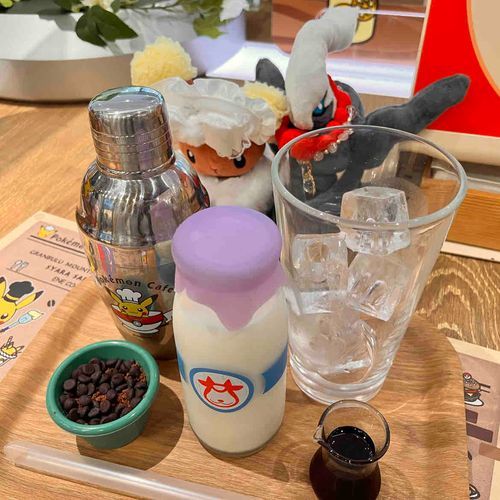 モーモーミルクのシェイク🍼
予約1枠空いてて突発でカフェに…！！
おなかいっぱいだね。