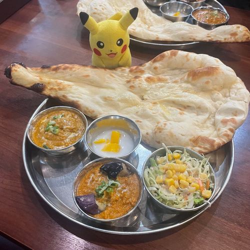 でかい・かれー、デカカレー。