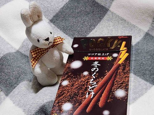 きょうはポッキーのひなんだって！うちの人間はまいとし「かぜをひきませんように」ってがんかけをしながらポッキーをたべてるの！なんかまちがってない？