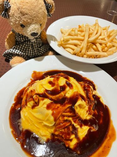 デニーズで『とろ〜り卵とチーズのオムライス』と『山盛りポテト』食べたよー🍟お腹いっぱいだよ❣️