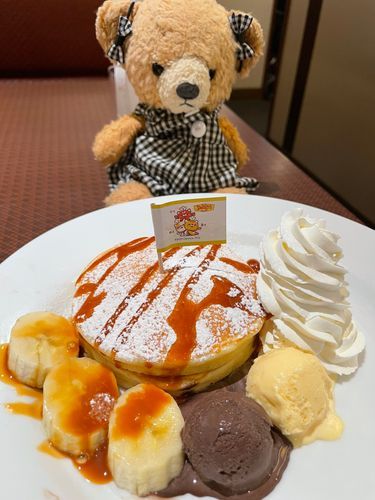デニーズ②
キッズバースデーデザート🥞✨
クーポンで食べられるなんて嬉しすぎるー🤤