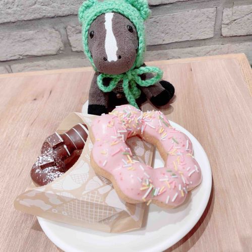 どーなつ　たべて〜
おおきい　でぃーぷいんぱくと　と
おおきい　そだし　と
しゃしん　とってきたよ〜！

ぼくも　いつか　おおきく　なれるかな？
