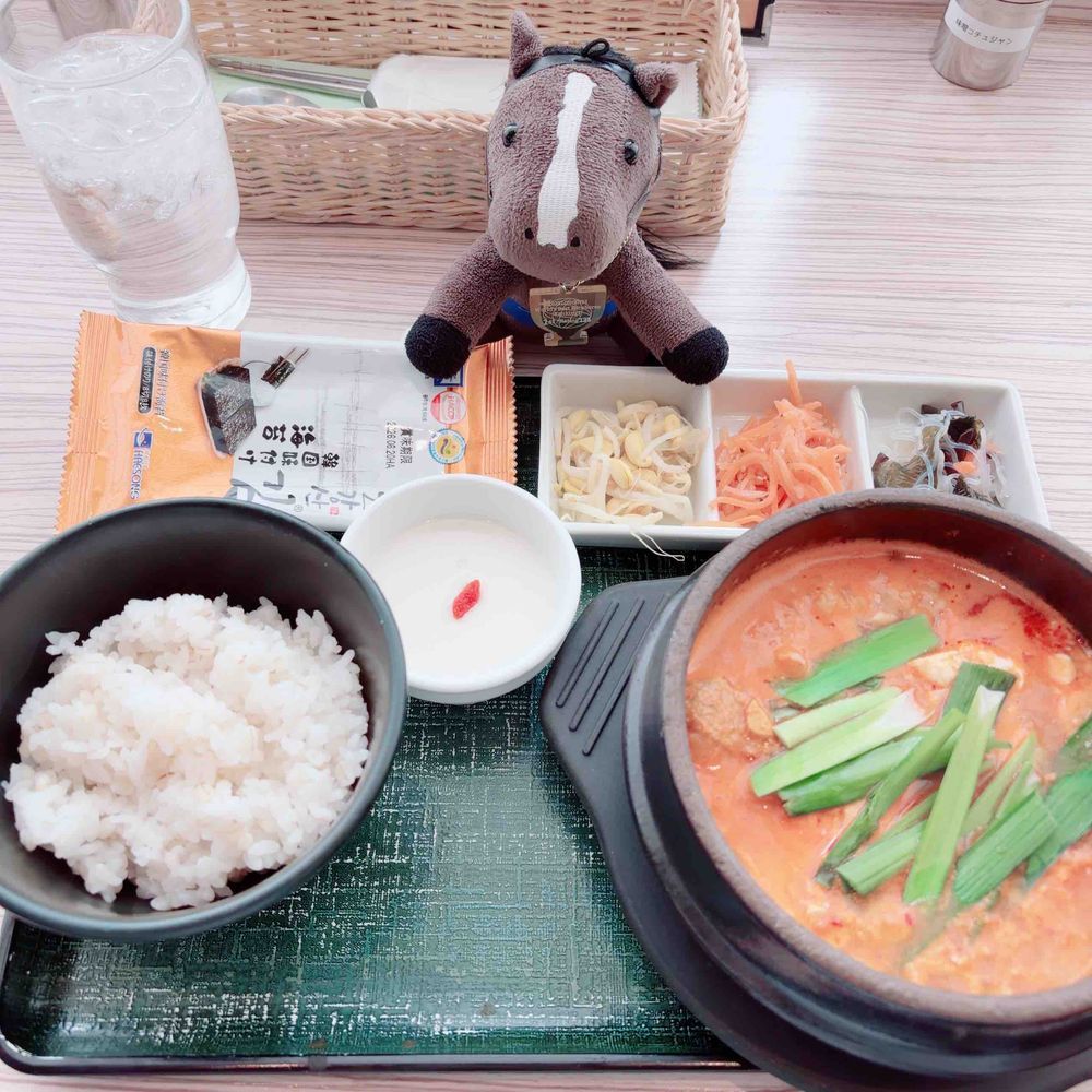 おかあさんと　きじつまえとうひょうにいって　がいしょくしたり〜

はぎのしらべ　たべた！

たべてばっかりの　おかあさん！