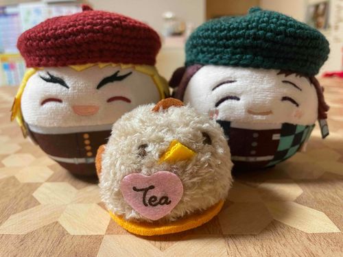 (っ◜◡◝ c)いべんとで新しくお迎えしたお帽子です。
おれもふわごくさんも似合ってるでしょ？
ぴよりんさんも一緒に記念撮影しました。
