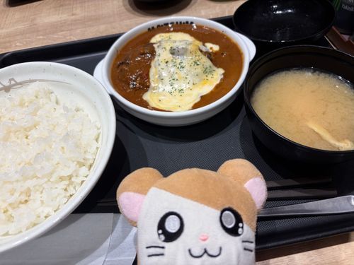 しくめるりはもう販売終了してたからブラウンチーズハンバーグ食べたのだ！大盛にしたのに、ソースが美味しくてご飯おかわりしちゃったのだー！