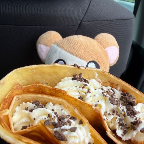 ワンオペおねいさんのお店で忙しそうだったけど、美味しいクレープだったのだ〜