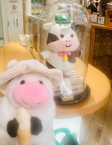 ほっかいど　の　おうちに
かえってきたよ！
くうこうの　おみせに　うしさん　とらわれてた
たすけなきゃ…！！