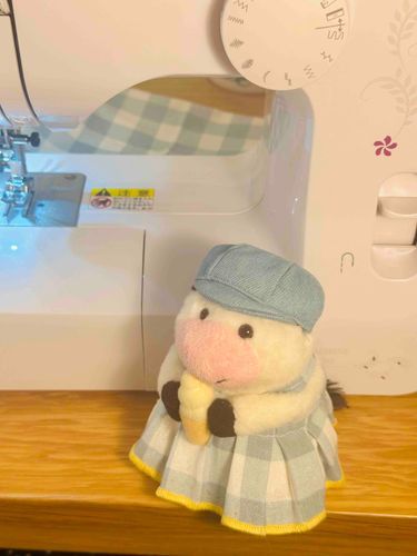 あたらしい　おようふく！
おうちに　みしんがきたから　かいぬし　せっせとまいにち　つくってくれてるよ👗