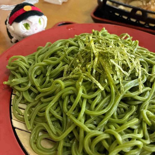 ちいさいたぴ だよ
みどりのおそば　お茶の味する？