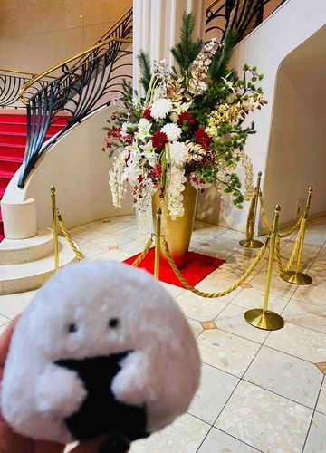 またﾎﾞｸにﾋﾟﾝﾄ合ってないﾖ

これは東京宝塚劇場のﾛﾋﾞｰのｵ花
