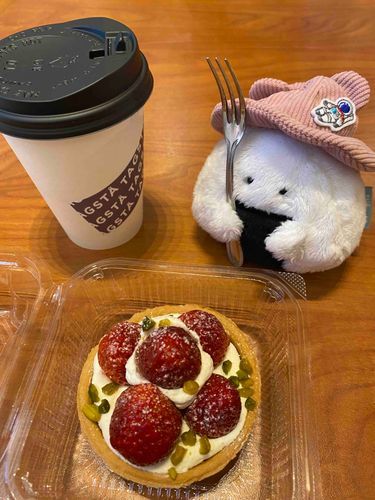 博多座でいちごチーズケーキタルトも食べたﾉ