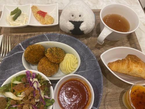 宝塚大劇場内のカフェで食べられる、
宙組公演期間中の限定レヴュープレートだｯﾃ