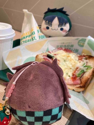 (..◜ᴗ◝..)🍕💥(・ω・)