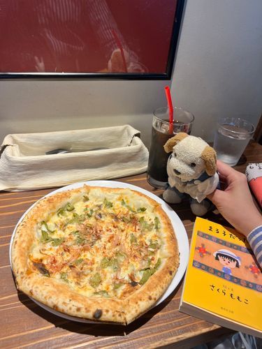 イタドリと酒盗のピザ🍕