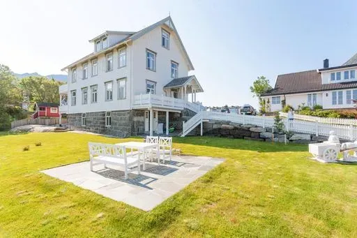 Sakrisøy Gjestegård preview image