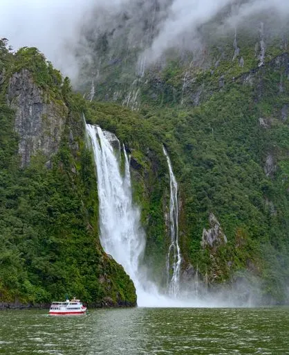 Milford Sound Cruise in Fiordlands region of New Zealand