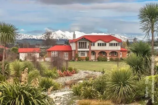 Te Anau Lodge in Fiordlands region of New Zealand