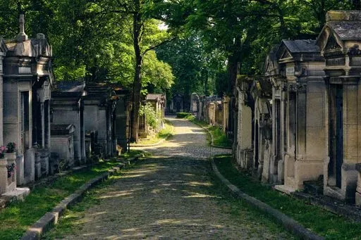 Père Lachaise Cemetery preview image